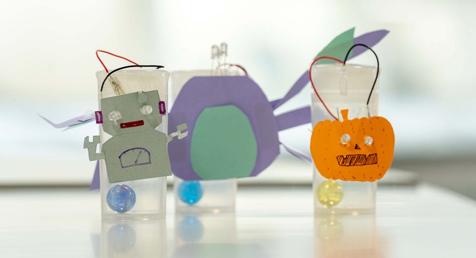 The first workshop “Fine ceramics around us! —What can we make with materials supporting our lives?”